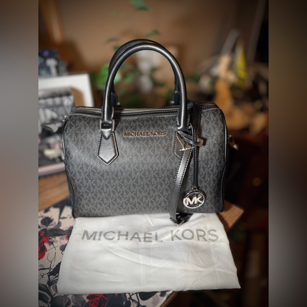 MICHAEL Michael Kors Bedford Large Duffle Satchel (Signature MK Black) crossbody